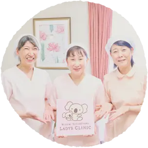 看護アシスタントスタッフの集合写真