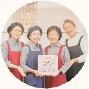厨房スタッフの集合写真